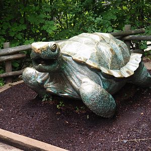 Metal statue of Megalochelys atlas, 2019-07-21