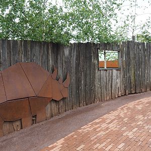 Corten steel rhinoceros decoration and viewing windows into rhinoceros separation paddock, 2019-07-21