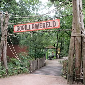 Gorilla World - entrance sign