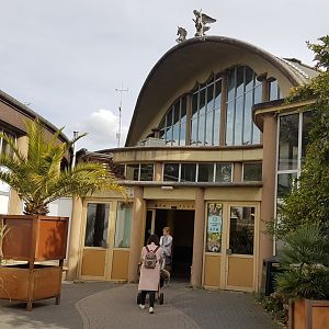 Side-entrance Rivierra Hall