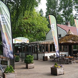 Entrance and gift shop building, 2019-05-25