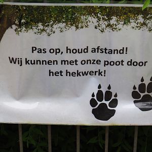 Keep your distance sign, 2019-05-25