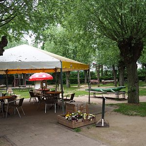 Sitting and playground area, 2019-05-25