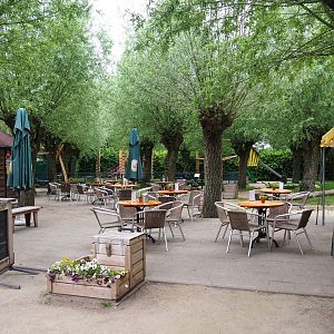 Sitting and eating area, 2019-05-25