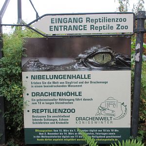 Reptile Zoo Entrance Sign