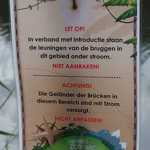 Sign Watch out - bridge is live because of animal introduction, do not touch, 2019-08-11