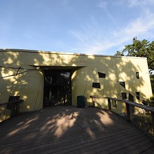 Prof. Brandeshaus - Entrance with Sloth outdoor ropes