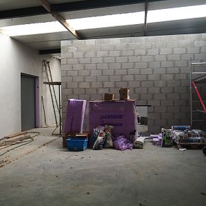 Construction inside future tiger house, 2019-08-11