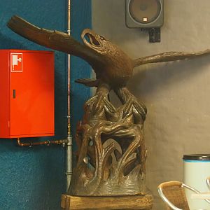 Eagle wood carving in the restaurant, 2019-08-04