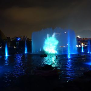 Dragon Show in the Fountain