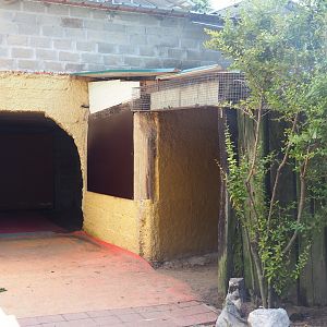 Naff-looking access to theater and old walk-through aviary, 2019-08-04