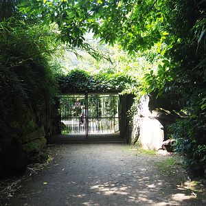 Entrance of the large walk-through aviary, 2019-08-04