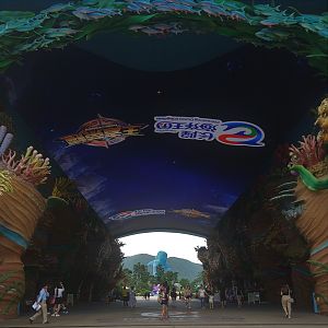 Entrance Tunnel, with Full Screen Roof