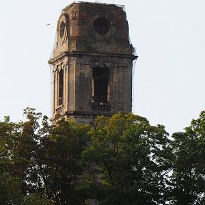 First view of the old abbey tower from the parking lot, 2019-10-04