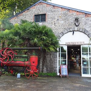 Main gift shop building, 2019-10-04