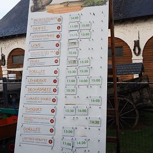 Animal feedings and show times sign, 2019-10-04