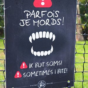 Sign Sometimes we bite, 2019-10-04