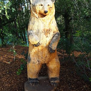 The Last Frontier theming - Standing bear log carving, 2019-10-04