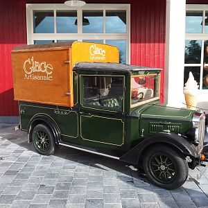 The Last Frontier theming - Replica ancient ice cream van, 2019-10-04