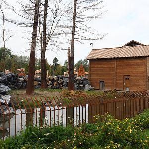 The Last Frontier - Small exhibit and house connected to the brown and black bear exhibit, 2019-10-04