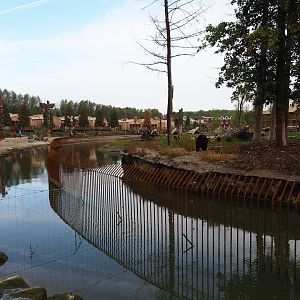 The Last Frontier - Eurasian brown bear and American black bear exhibit and Native Village lodges, 2019-10-04