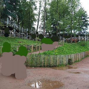 Walkways to view the American bison, raccoon, striped skunk and reindeer exhibits, 2019-10-04