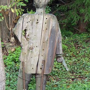 Strange contraption in the Siberian crane exhibit, 2019-10-04