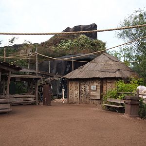 Walk-through lemur island and first gorilla volcano, 2019-10-04