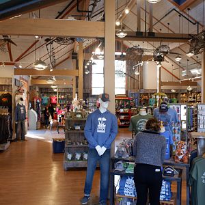 gift shop (interior)