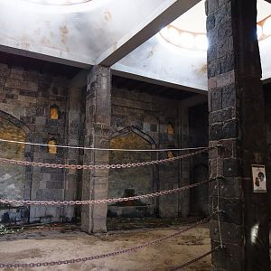 Asian elephant indoor housing in the Asian elephant temple, 2019-10-04