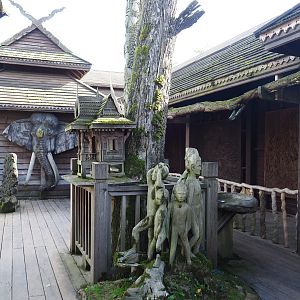 Craftman's house - Asian wooden house with wood carvings, 2019-10-04