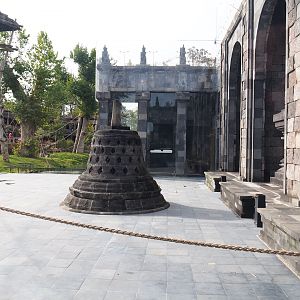 Backside of the orangutan temple (where the orangutans go outside) with viewing area, 2019-10-04