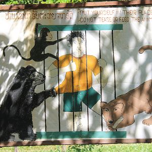 Don't Tease The Animals sign