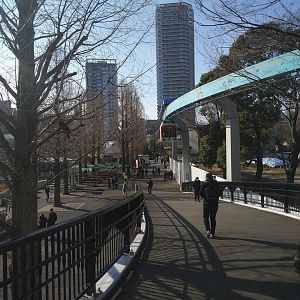 Approach to West Zoo