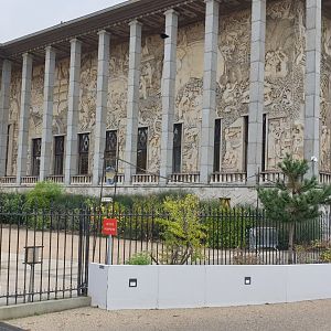 Building in which the Aquarium is located