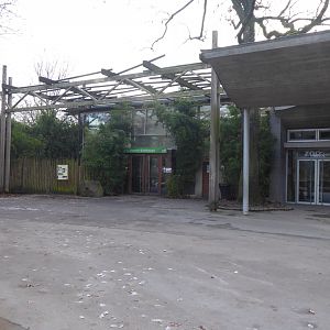 View towards Stadtwerke-Giraffenwelt and Zoo Shop 011219