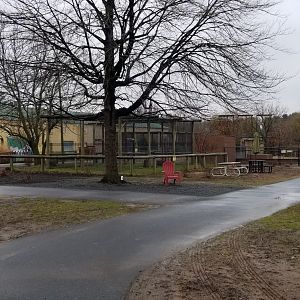 Roer's Zoofari - area outside entrance/gift shop