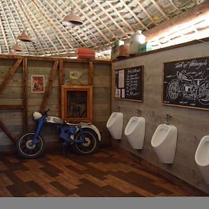 bathrooms at Buin Zoo