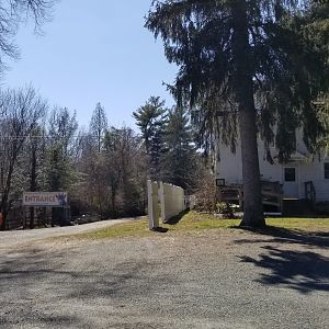Plumpton Park Zoo - Entrance from parking lot