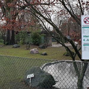 Enclosure, sign and birth-sign Red-crowned crane