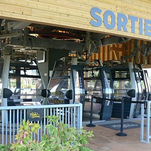 New skywalk cable car system