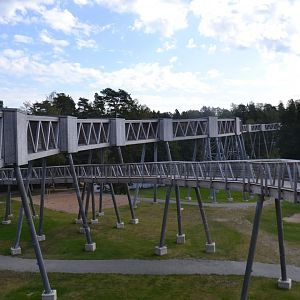 The bridge leading from the entrance directly up to the savannah