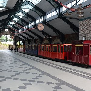 Amerika Expressen at the station