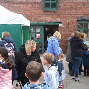 View of entrance to Zoo's 2 U 16/04/2019