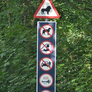 Warning sign outside the lion enclosure in Givskud Zoo