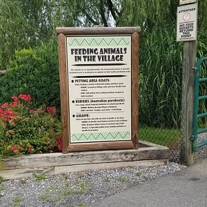 Virginia Safari Park - Sign at walking area entrance