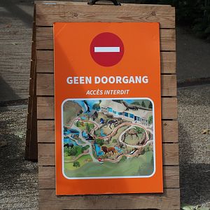 Covid-19 one-way traffic sign, 2020-06-28