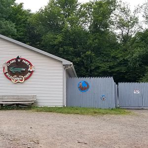 Claws N Paws - Entrance