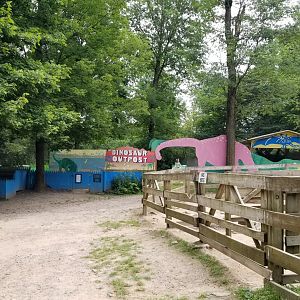 Claws N Paws - Dinosaur Outpost