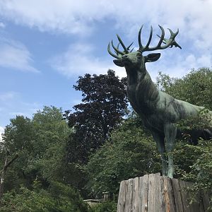 “Kronenhirsch” by Johannes Darsow